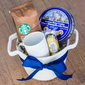 regalo con taza y cafe